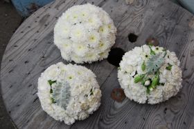 Hvite Blomster Kuler Med Dekor 02