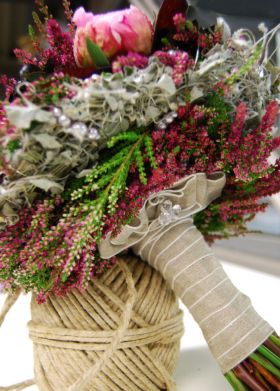 Rund brudebukett - høstblomster i lilla og rosa 02